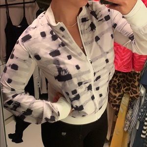 Lulu lemon zip up. Like new condition!